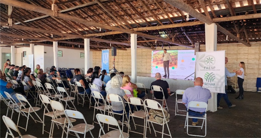 Fundecitrus realiza palestra na Festa da Laranja em Lucianópolis (SP)