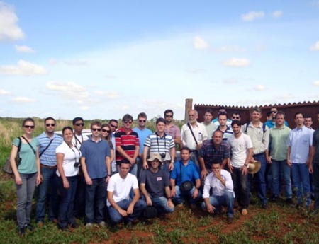 Engenheiros agrônomos do Espírito Santo participam de visita técnica ao Fundecitrus