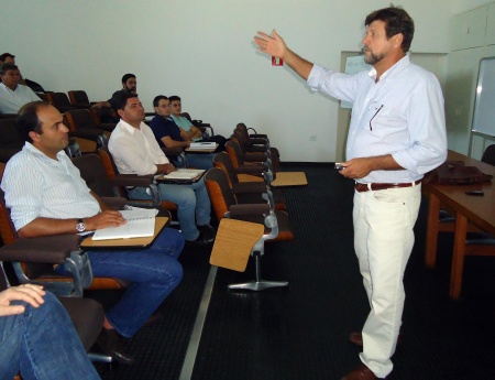 Especialista em nutrição dá aula no mestrado do Fundecitrus