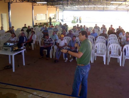 Dia de Campo orienta citricultores de Parisi sobre MSC