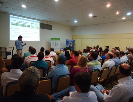 Encontro sobre manejo regional de greening reúne citricultores e consultores, em Avaré