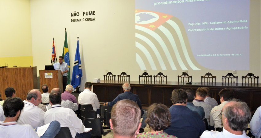 Fundecitrus participa de reunião da ABCM sobre a nova legislação de cancro cítrico em São Paulo