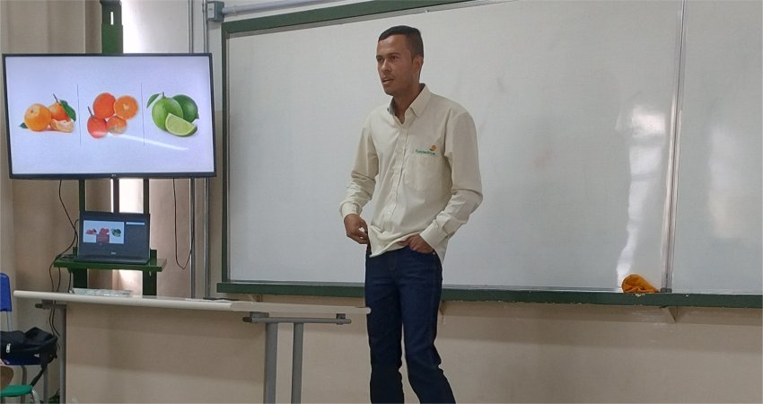 Palestra sobre greening acontece em escola de Lucianópolis (SP)