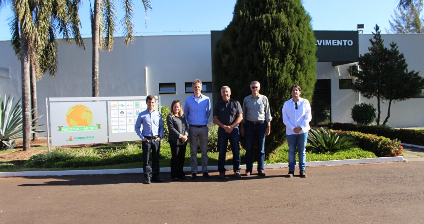 Representantes da Coca-Cola e da Pepsico visitam o Fundecitrus para conhecer pesquisas e ações para o controle do greening na citricultura paulista