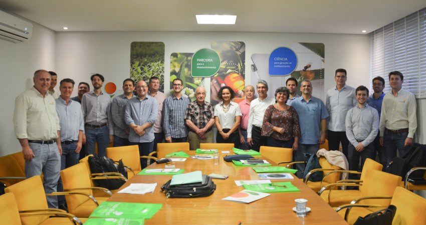 Fundecitrus sedia reunião do Mapa para discutir atualização da legislação do greening