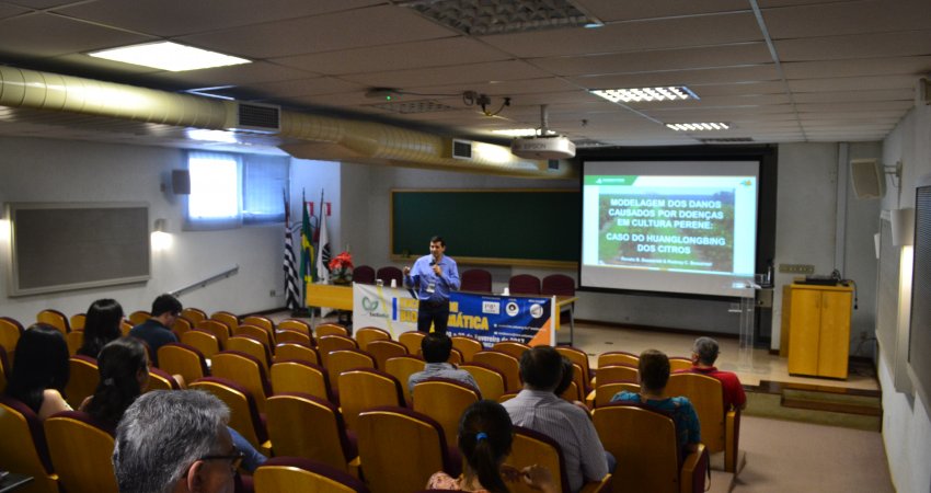 Pesquisador do Fundecitrus participa de I Encontro de Biomatemática da Unicamp