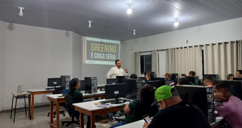 Fundecitrus promove palestra para alunos de agronomia de Jales (SP)