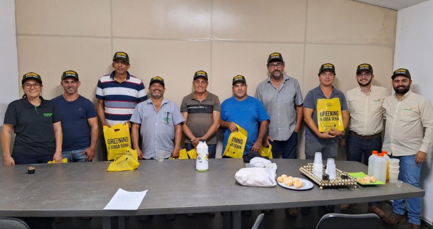 Encontro com citricultores reforça orientações sobre o greening, em São João do Paraíso (MG)