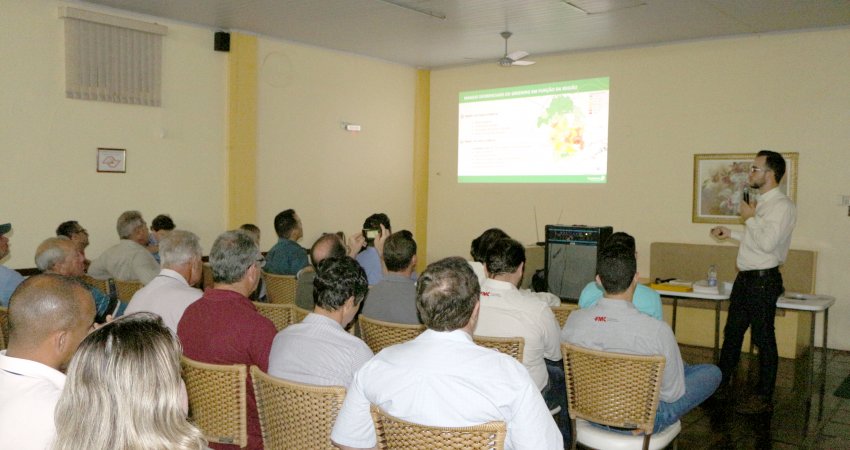 Fundecitrus realiza mais um Encontro Citros em Foco, em Monte Azul Paulista (SP)