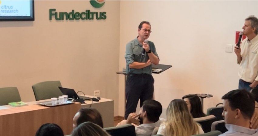 Fundecitrus recebe visita de pesquisador da África do Sul