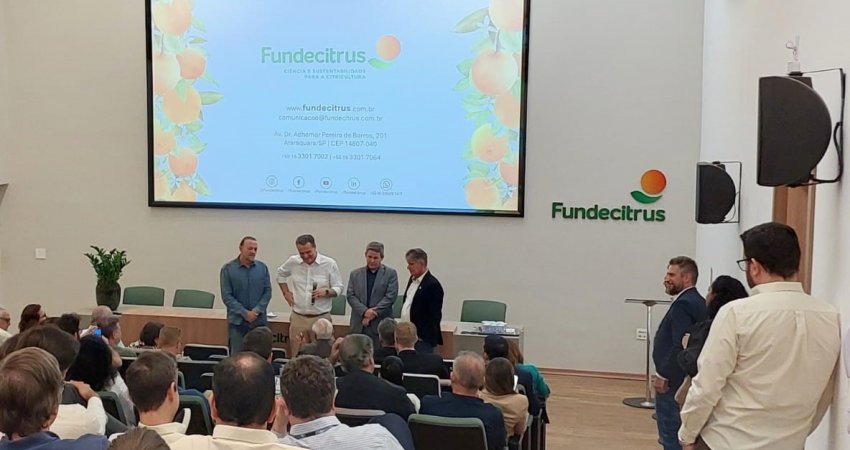 Fundecitrus recebe a visita do ministro de Agricultura e Pecuária