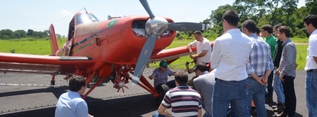 Alunos do MasterCitrus têm aula de aplicação aérea com foco em sustentabilidade