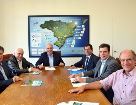 Reunião na Secretaria Estadual de Agricultura aborda cancro cítrico e pomar abandonado